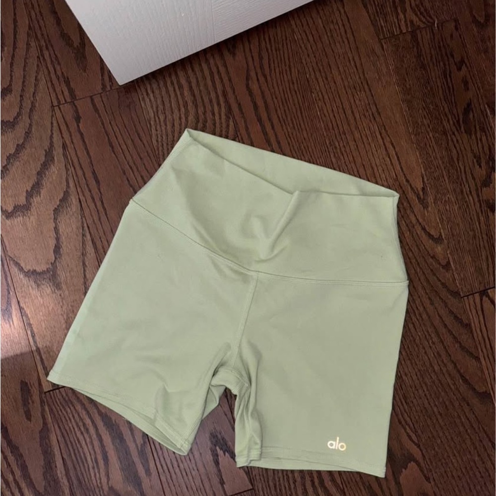 ALO Yoga Women's Iced Green Tea Bike Shorts